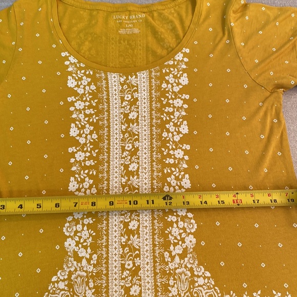 Lucky Brand - Ladies short sleeve floral print top. Size L - Picture 7 of 8